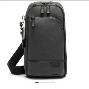 TUMI Gregory sling